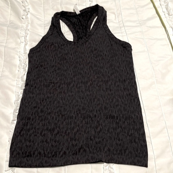 GUC Athleta Momentum Printed Racerback tank - size XS - Picture 5 of 10